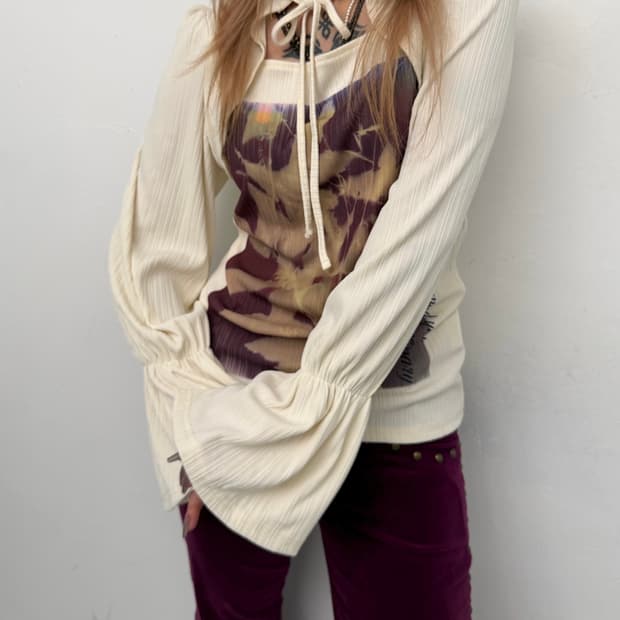 레이어드 리본 그래픽 탑 