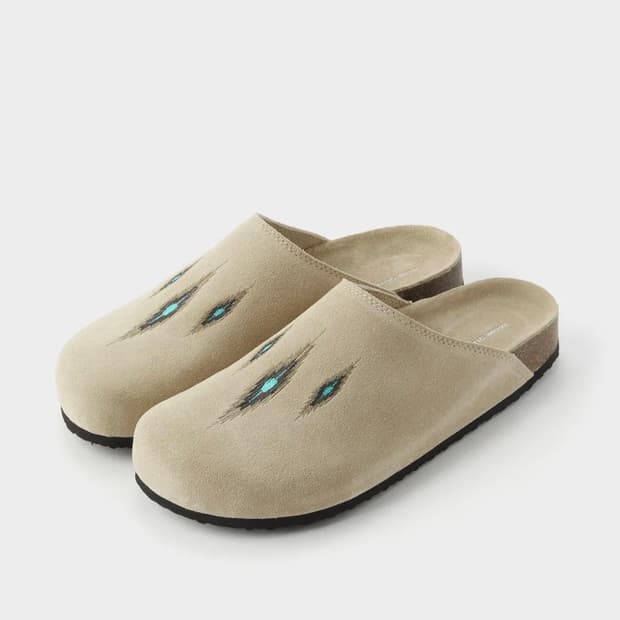 [로맨틱 무브 아콘 스웨이드 슬라이드 자수 아이보리] 270 size