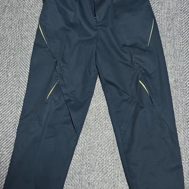 강정석 컨실드 트라우저 네이비 (1)