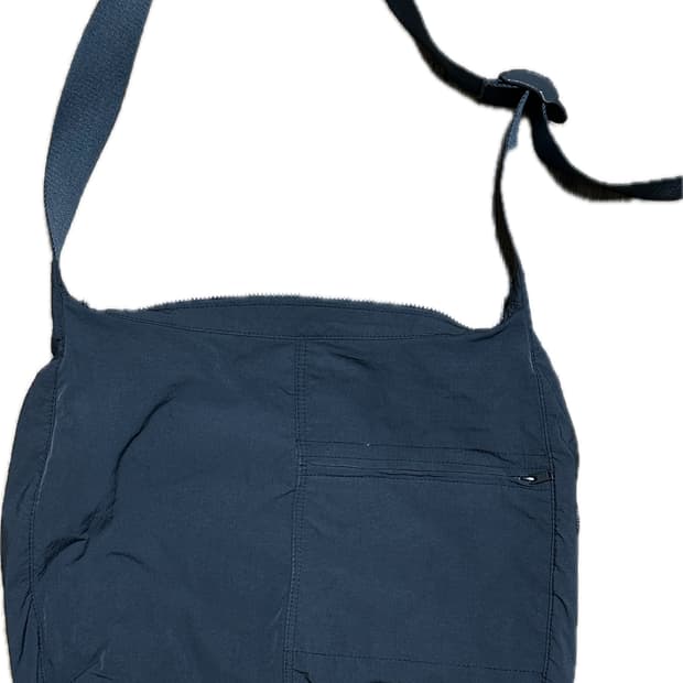 코스 소프트 나일론 메신저백