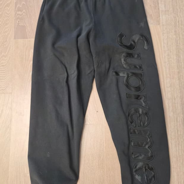 슈프림 사틴 아플리케 스웻팬츠 블랙 M