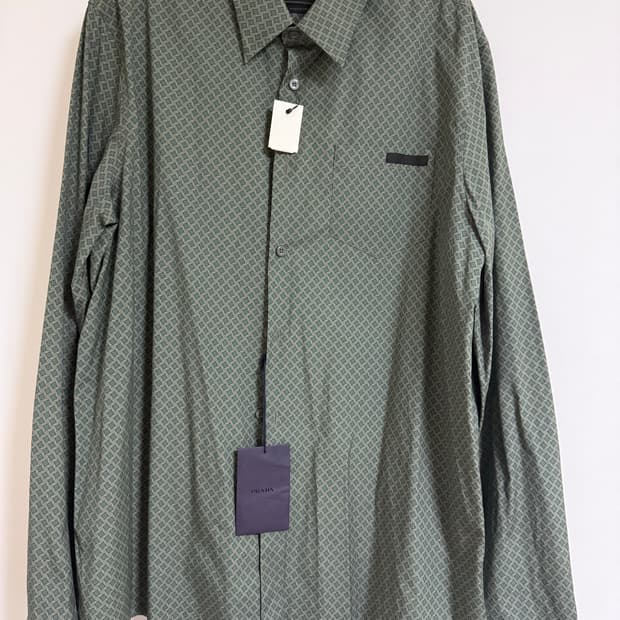 프라다(prada) 셔츠 42(16 1/2)