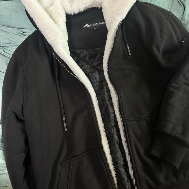 무스너클 버니스웨터  (백화점 구매)