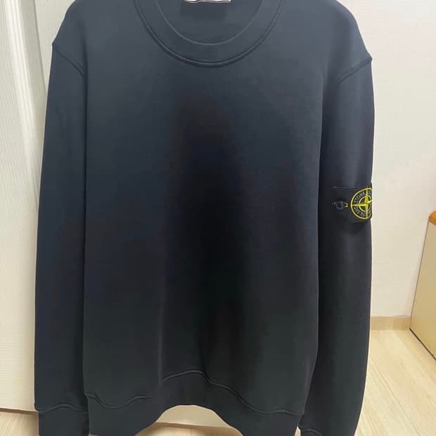 스톤아일랜드 맨투맨 25ss 네이비블루 