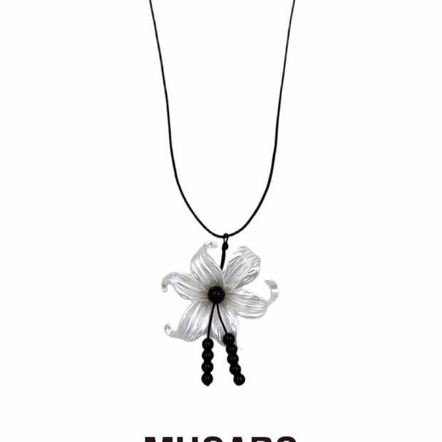 Lily Necklace