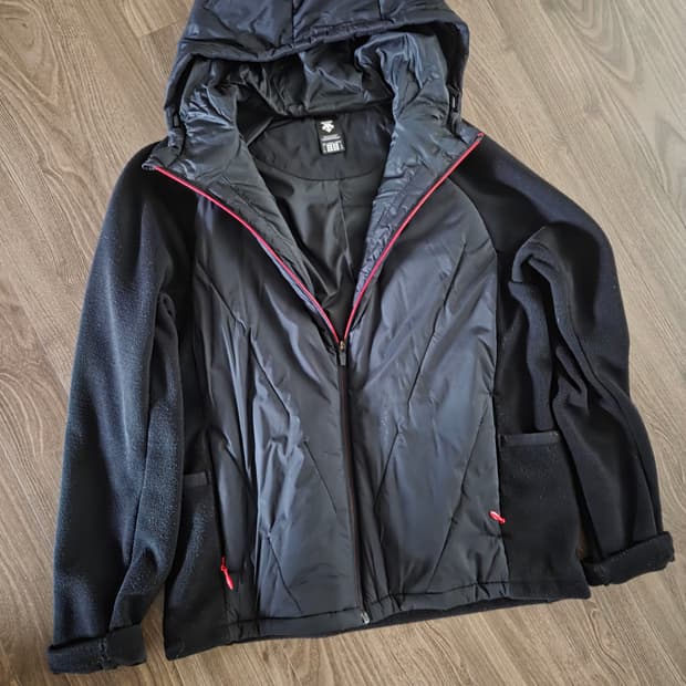 데상트 경량패딩