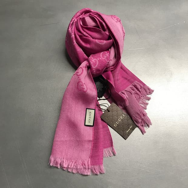구찌 핑크 스카프 새상품