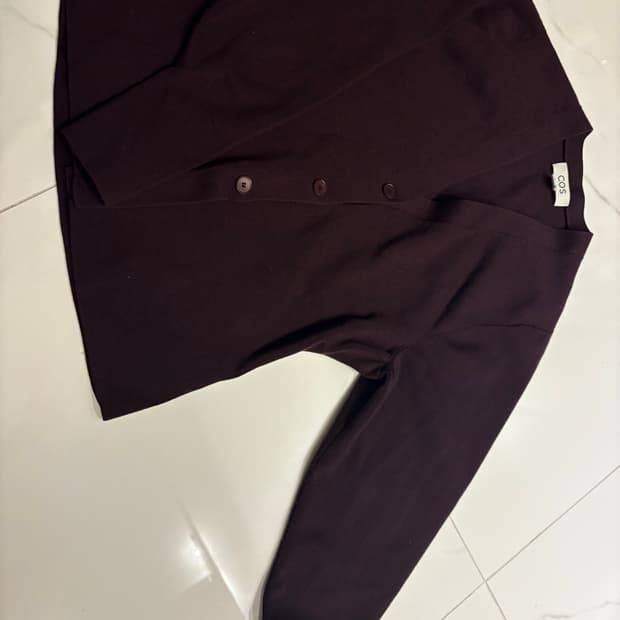 코스 버건디 가디건