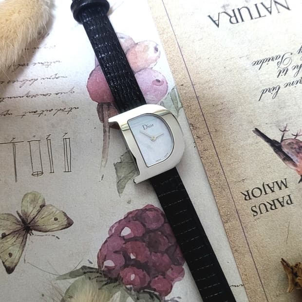 [특가상품] 정품 디올 심플리 디올 쿼츠시계