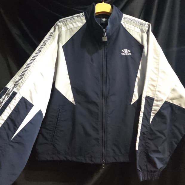 엄브로 웜업 바람막이 자켓