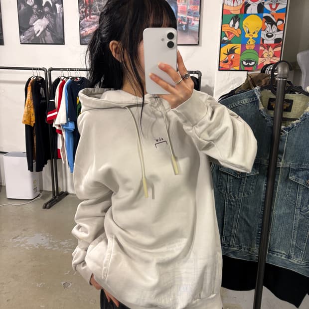 어콜드월 후드티