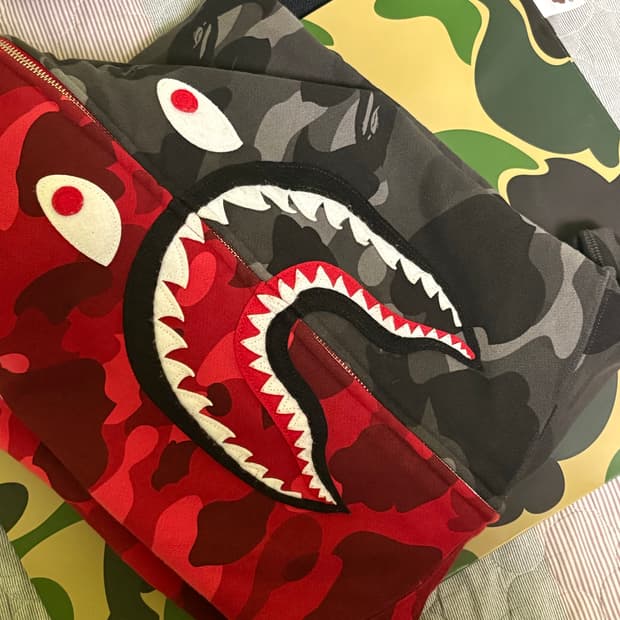 베이프 컬러 카모 세퍼레이트 샤크 풀 집 후드 레드 블랙