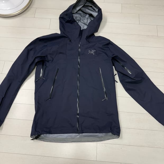 아크테릭스 베타 sl M 사이즈 블랙 사파이어  사진 찍고 절대 안입습니