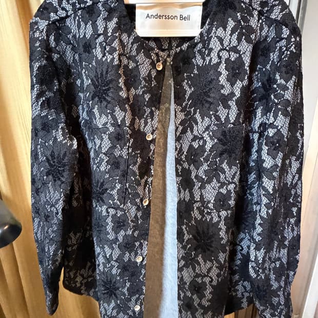 앤더슨벨 플라워 자카드 라운드넥 셔츠 (S)