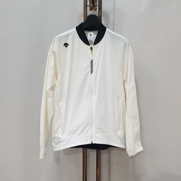 데상트 경량 러닝 바람막이 자켓 85 (여성용)