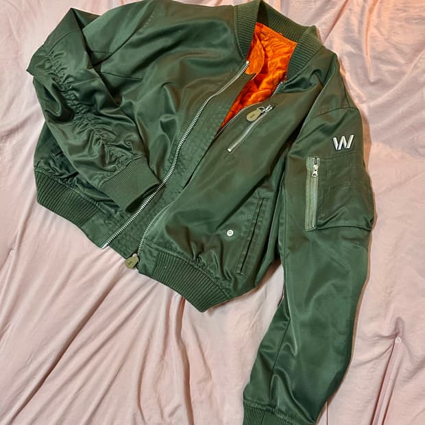 스위브 투웨이 크롭 봄버자켓