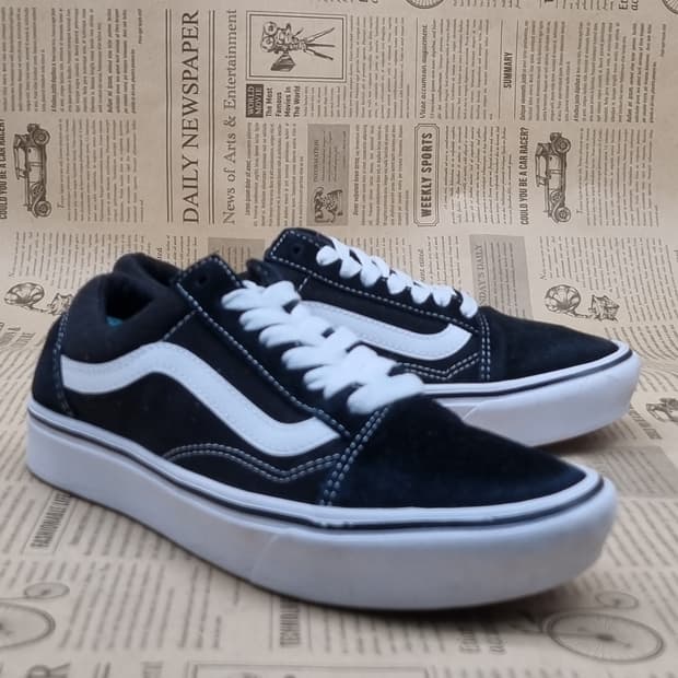 반스 컴피쿠시 스니커즈 245