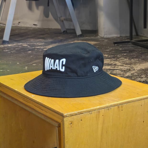 WAAC x 뉴에라 블랙 버킷햇