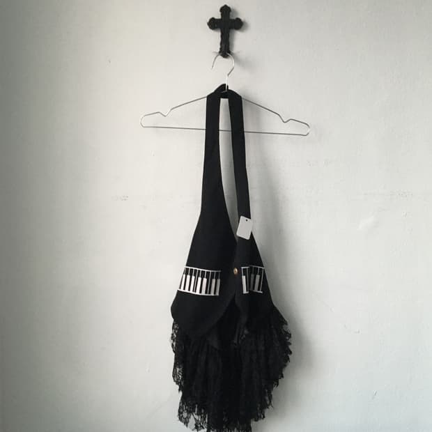 Lace trimming point vest