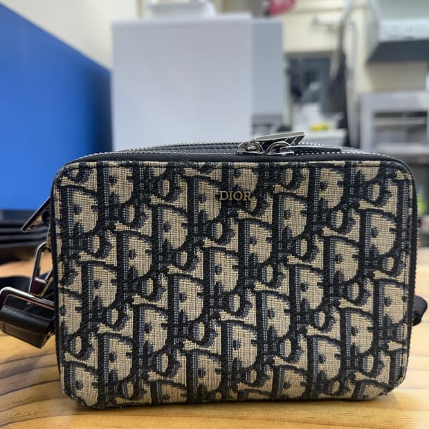 디올 오블리크 스트랩 파우치 메신저백