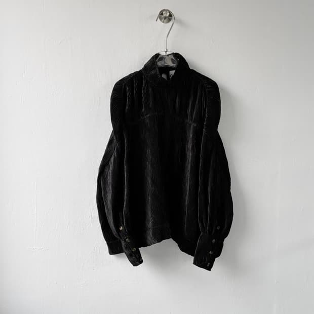 가니 플리츠 하이넥 셔츠