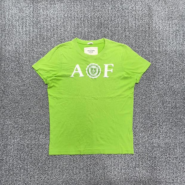 빈티지9. 아베크롬비 A&F 로고 그래픽 반팔 티셔츠