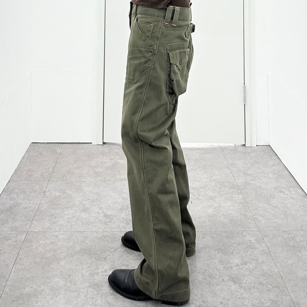 EDWIN flare back strap khaki pants