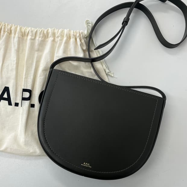 A.P.C 줄리엣백 (상태최상)