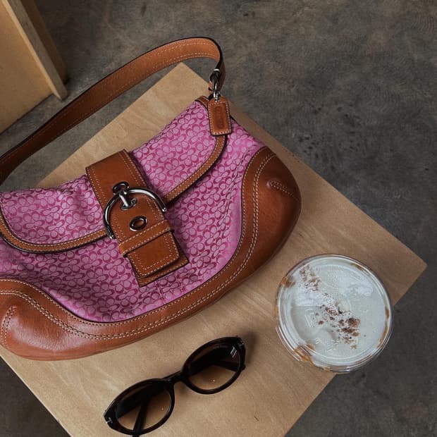 코치 시그니처 핑크 호보백