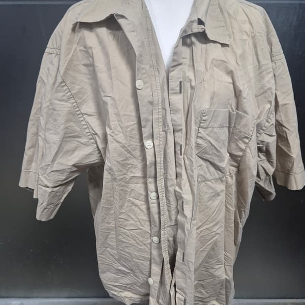유니클로 베이지 반팔 남방 셔츠