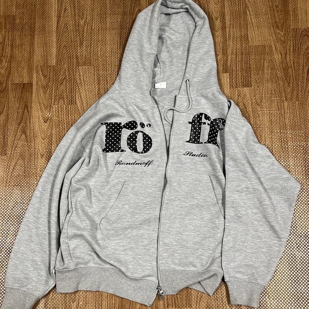 랜덤오프 도트 후드집업