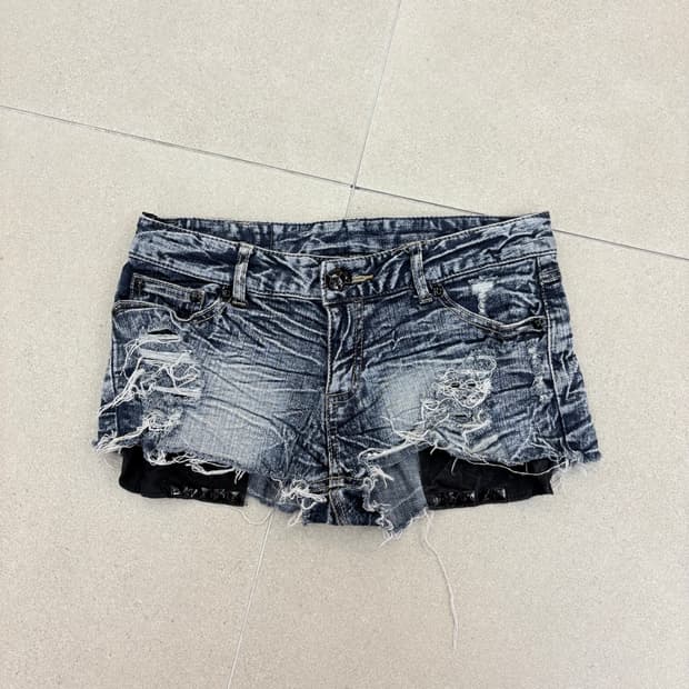 워싱 스터드 숏츠