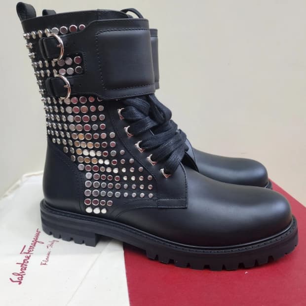 페라가모 스터드 지퍼부츠 37.5