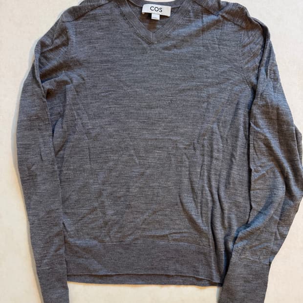 코스 슬림핏 니트 스웨터