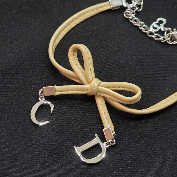 Dior CD 가죽 리본 팔찌