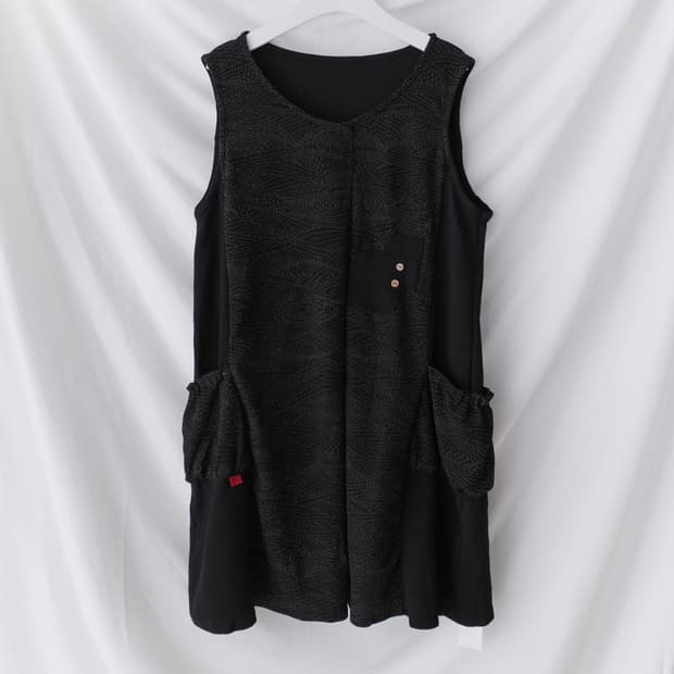 button balloon one-piece