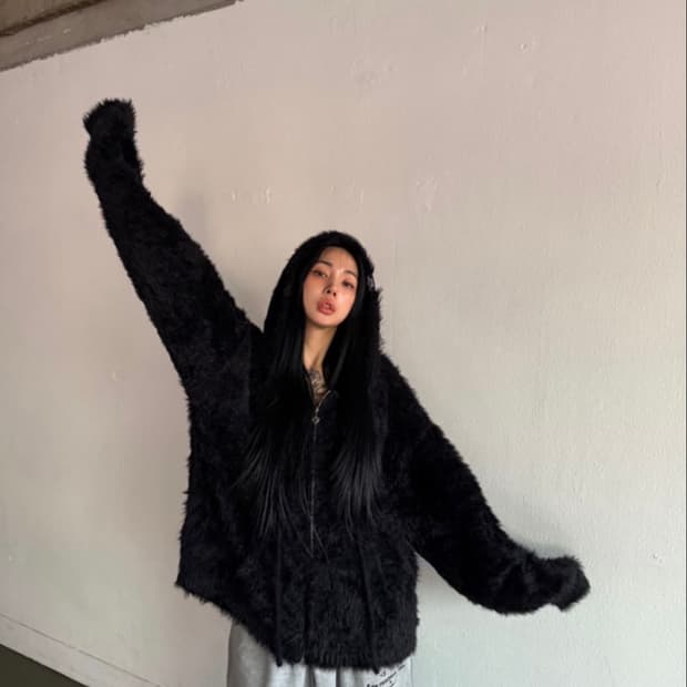 더 미스테리어스호텔 퍼 니트 오버 후드집업 블랙