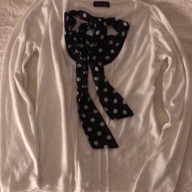 도트무늬 화이트 티 트랄라라깔 엑시즈팜 오네갸루