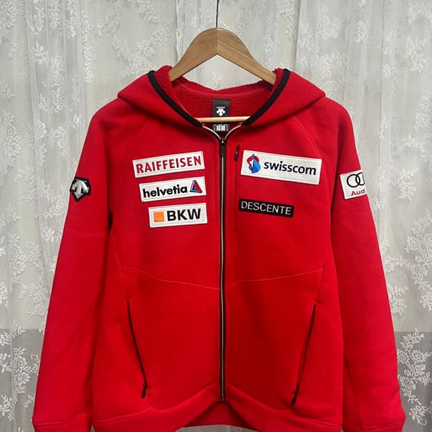 100) 데상트 스위스 스키팀 플리스 후드집업 레드