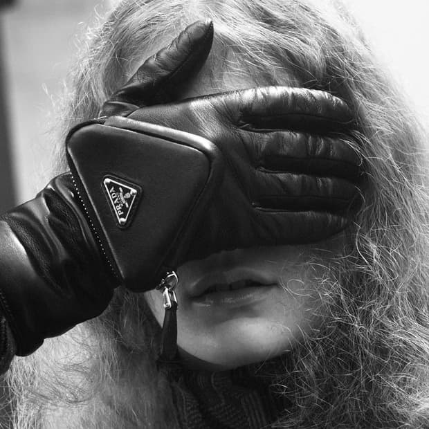 새상품 프라다 가죽 장갑 나파 레더 글러브 파우치 블랙