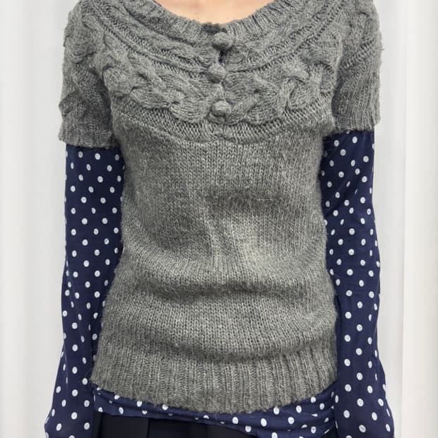gray mori button knit top