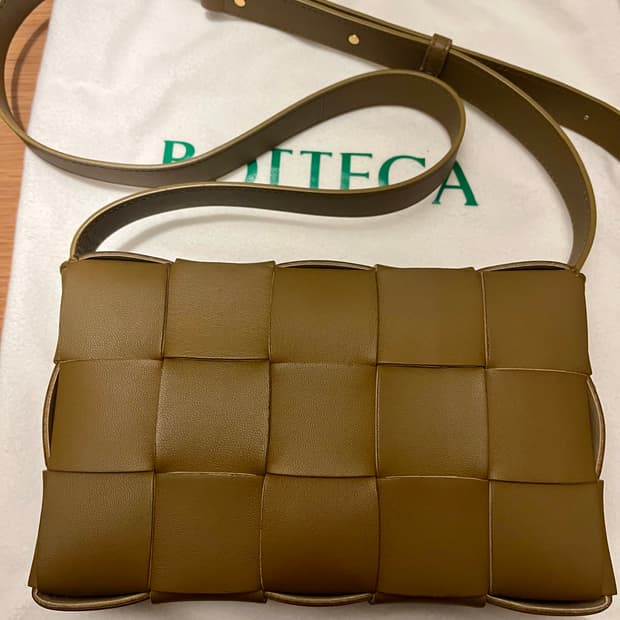 보테가베네타 카세트백 올리브