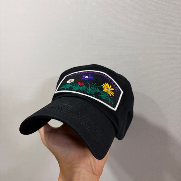 더콜디스트모먼트 볼캡 새상품 모자