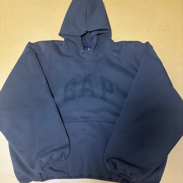 이지 X 갭 엔지니어드 바이 발렌시아가 도브 후드 블랙 L