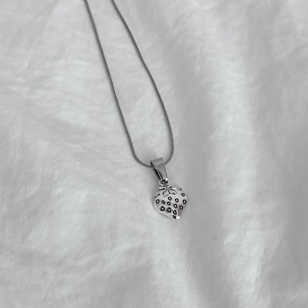 Strawberry necklace / 딸기 목걸이