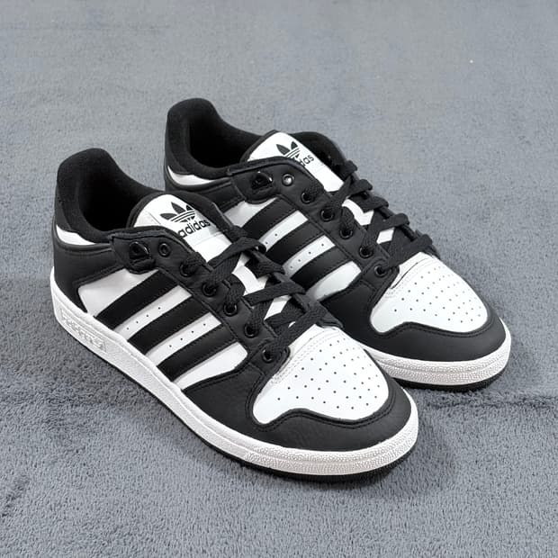 아디다스 범고래 센테니얼 RM 270