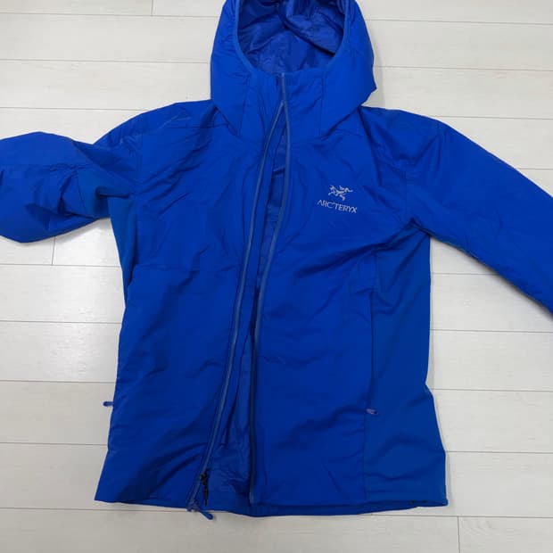 아크테릭스 아톰 바이탈리티 M 사이즈  상태 9.7/10 사진찍고 절대