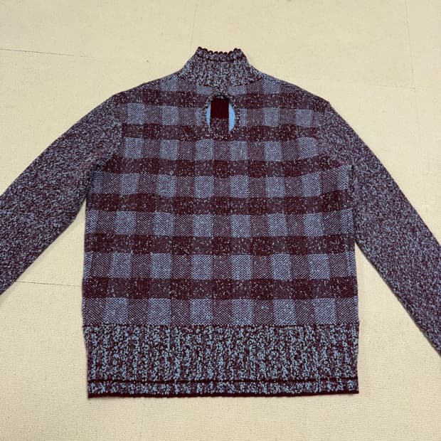 빅토리아베컴 퍼플 체크 백홀 스웨터 (새상품)