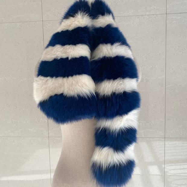 Charlotte Simone 의 폭스퍼 머플러