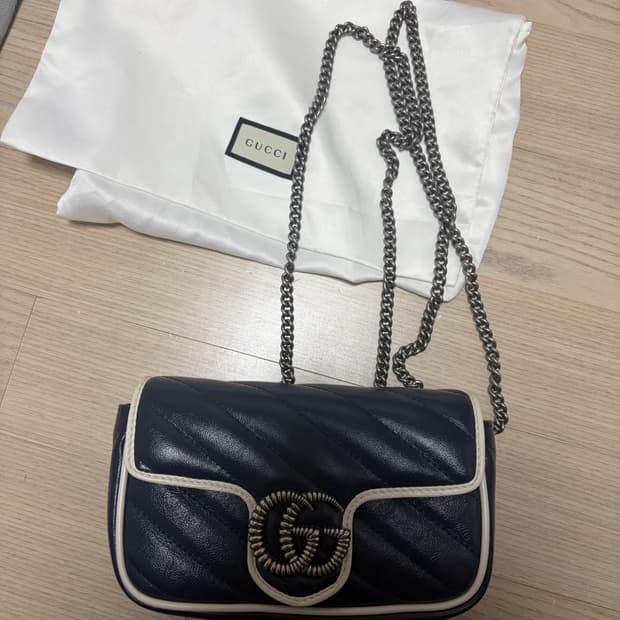 구찌 마몬트가방 마틀라쎄 체인 미니백 네이비